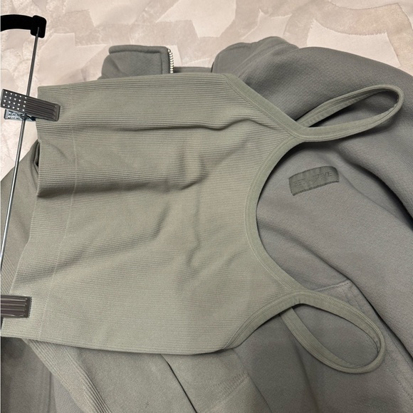 Set Active Set - Picture 4 of 7